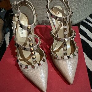 Valentino Rockstud Ankle Strap Poudre Leather Size 35 EXCELLENT CONDITION